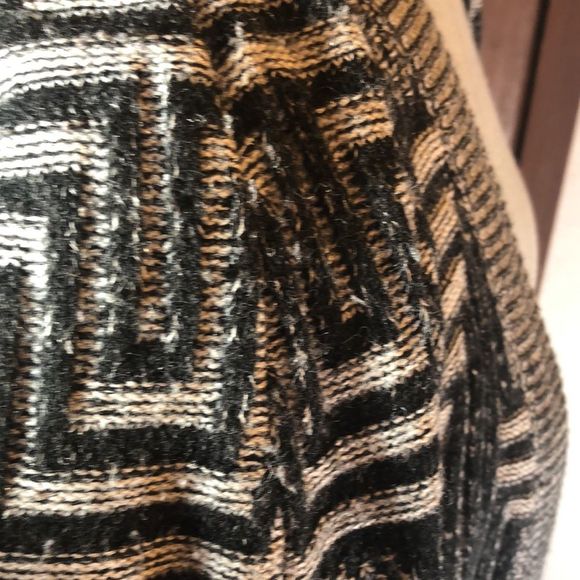 Sostanza L cardigan /geometric knit pattern /black and gray /buttons down front - Picture 10 of 11